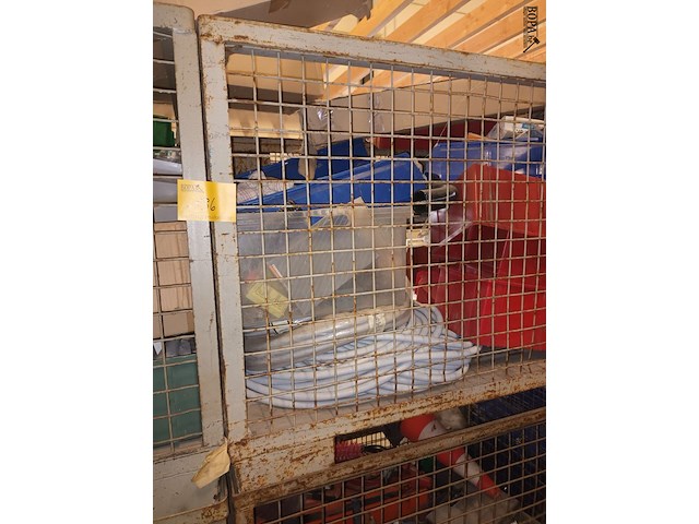 Lot 136 - stapelkooi met inhoud. 4 stuks - afbeelding 1 van  6