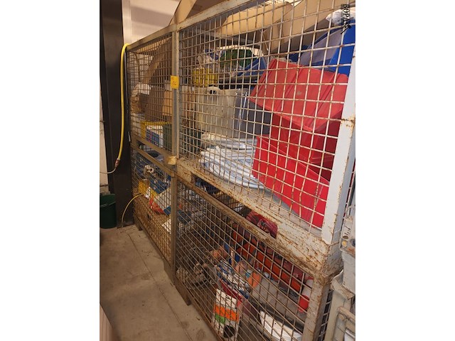 Lot 136 - stapelkooi met inhoud. 4 stuks - afbeelding 2 van  6