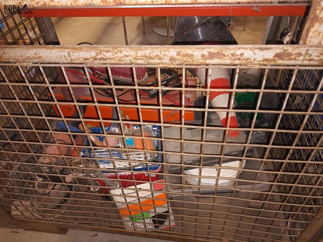 Lot 136 - stapelkooi met inhoud. 4 stuks - afbeelding 3 van  6