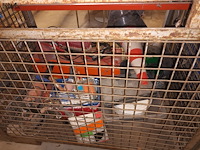 Lot 136 - stapelkooi met inhoud. 4 stuks - afbeelding 3 van  6