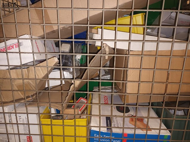 Lot 136 - stapelkooi met inhoud. 4 stuks - afbeelding 6 van  6