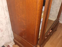 Lot 137 - antieke kleerkast met spiegel - afbeelding 3 van  4