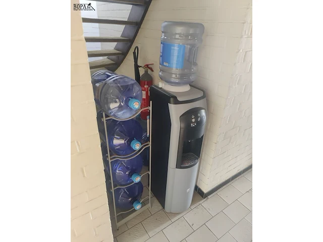 Lot 137 - culligan waterdispenser - afbeelding 1 van  5