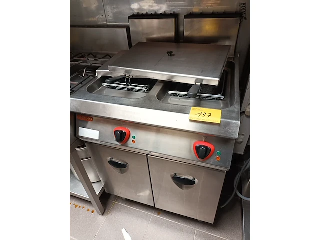 Lot 137 - dubbele friteuse angelo po - afbeelding 1 van  4