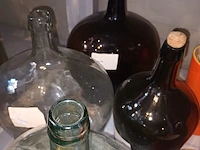Lot 137 - grote flessen en vazen. 10 stuks - afbeelding 3 van  5