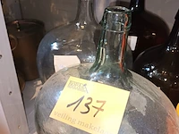 Lot 137 - grote flessen en vazen. 10 stuks - afbeelding 4 van  5