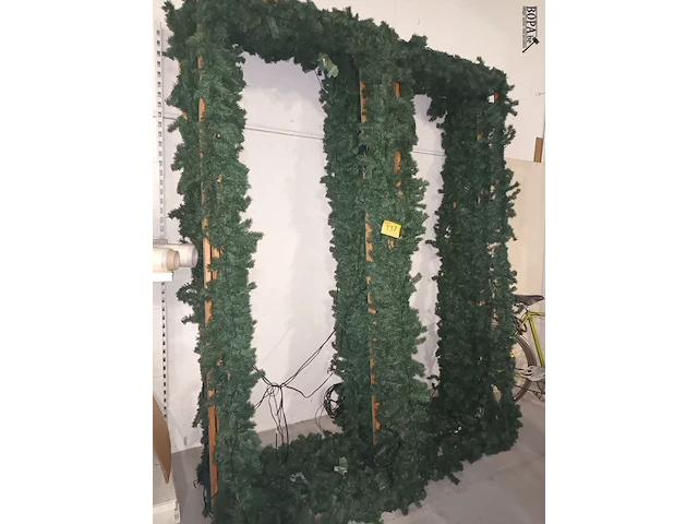 Lot 137 - houten frame met spar. 8 stuks - afbeelding 2 van  4