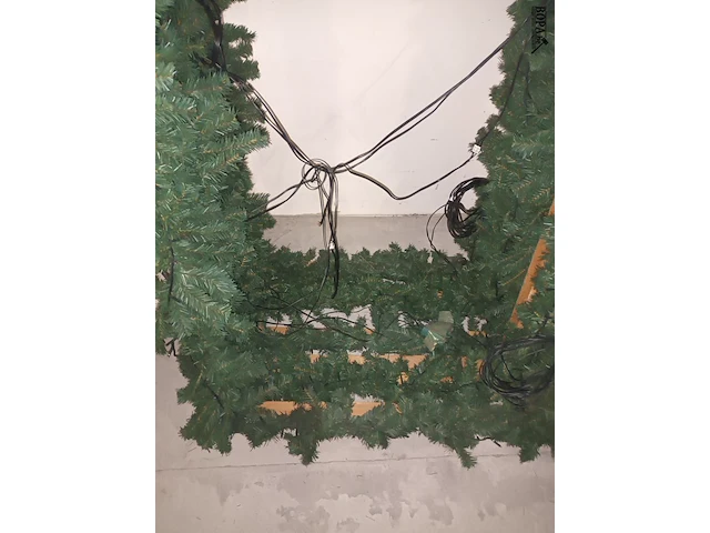 Lot 137 - houten frame met spar. 8 stuks - afbeelding 3 van  4