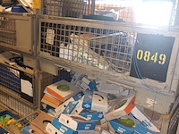 Lot 137 - stapelkooi met inhoud. 4 stuks - afbeelding 2 van  6