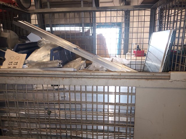 Lot 137 - stapelkooi met inhoud. 4 stuks - afbeelding 6 van  6