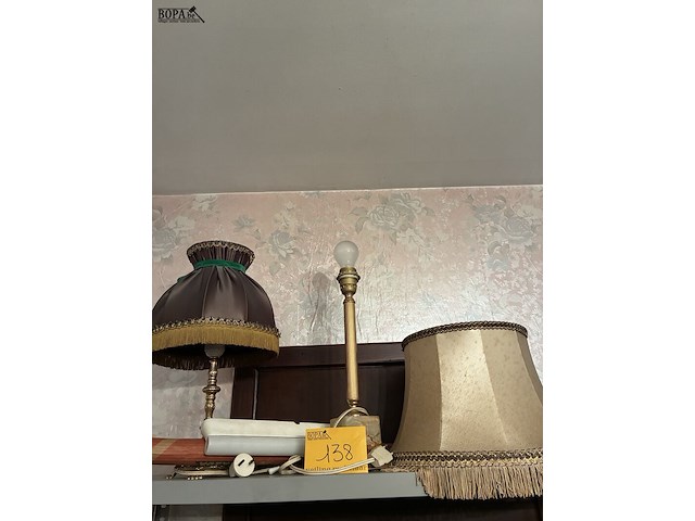 Lot 138 - lampen en onderdelen - afbeelding 1 van  3