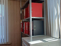 Lot 138 - rek en dossierkast met inhoud - afbeelding 4 van  6