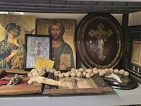 Lot 138 - religieuze items, iconen, reuze paternoster, kruisbeelden in - afbeelding 1 van  7