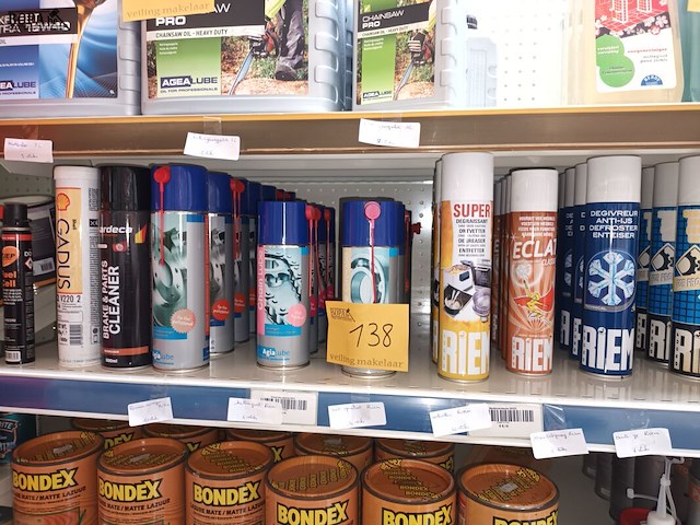 Lot 138 - spuitbussen onderhoudsmiddelen. 75 stuks - afbeelding 1 van  4