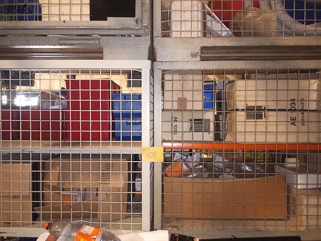 Lot 138 - stapelkooi met inhoud. 6 stuks - afbeelding 1 van  4