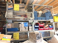 Lot 138 - stapelkooi met inhoud. 6 stuks - afbeelding 2 van  4