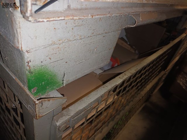 Lot 138 - stapelkooi met inhoud. 6 stuks - afbeelding 3 van  4