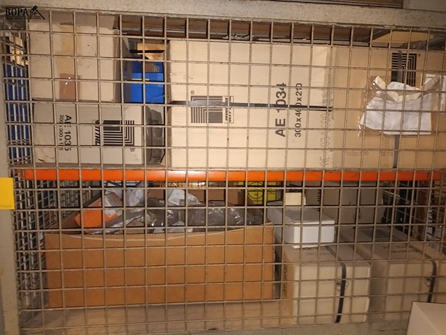 Lot 138 - stapelkooi met inhoud. 6 stuks - afbeelding 4 van  4