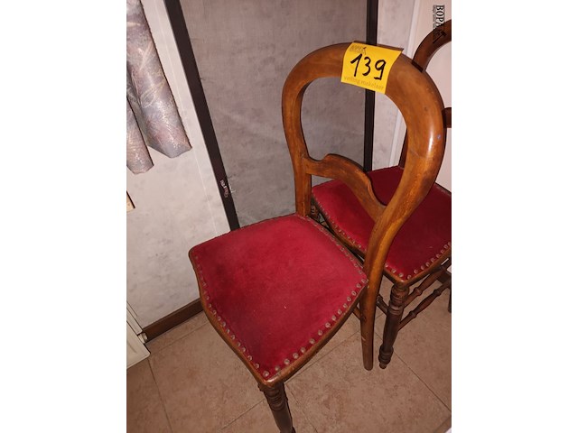 Lot 139 - antieke stoel. 2 stuks - afbeelding 2 van  3