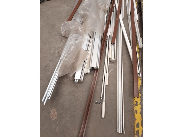 Lot 139 - bevestigingsmateriaal voor gordijnen - afbeelding 3 van  3