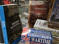 Lot 139 - lot tweede wereld oorlog boeken, dvd's, cd's - afbeelding 5 van  5