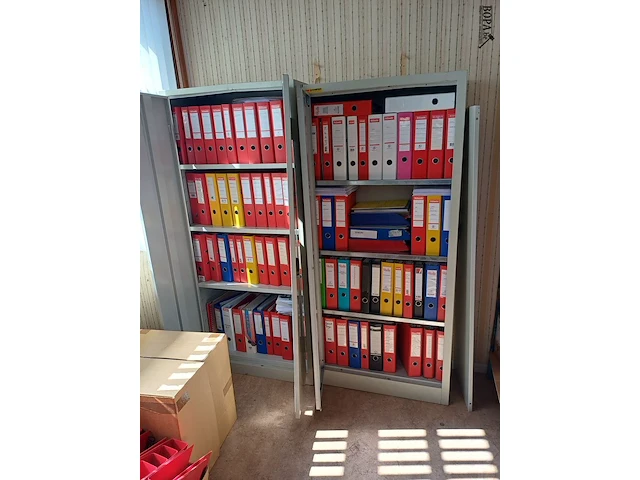 Lot 139 - metalen archiefkast. 2 stuks zonder inhoud - afbeelding 2 van  2