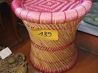 Lot 139 - rotan krukje - afbeelding 1 van  3