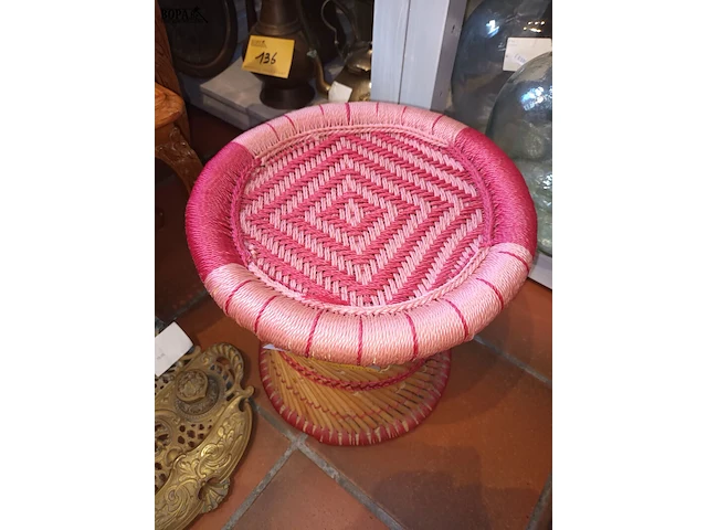 Lot 139 - rotan krukje - afbeelding 2 van  3