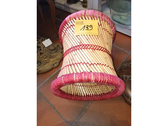 Lot 139 - rotan krukje - afbeelding 3 van  3