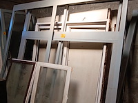 Lot 14 - aluminium ramen en wandpanelen - afbeelding 1 van  3