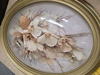 Lot 14 - bloemen achter bol glas stuks - afbeelding 5 van  5