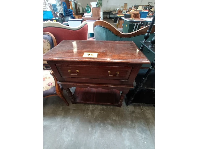 Lot 14 - eiken bijzetkastje - afbeelding 1 van  4