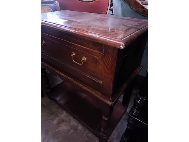 Lot 14 - eiken bijzetkastje - afbeelding 2 van  4