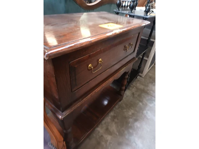 Lot 14 - eiken bijzetkastje - afbeelding 3 van  4