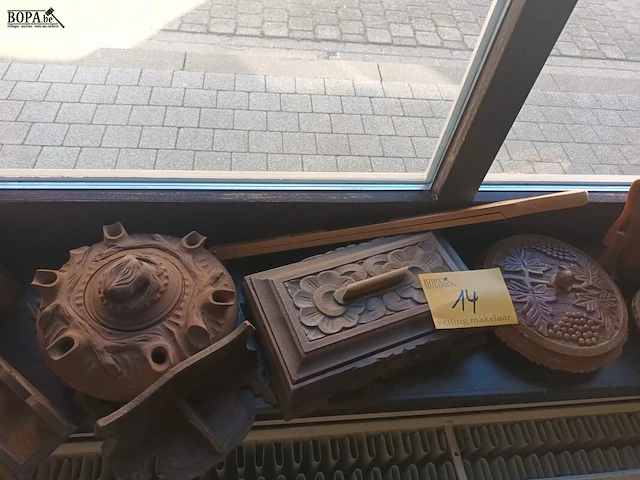 Lot 14 - houten decoratie. 12 stuks - afbeelding 2 van  6