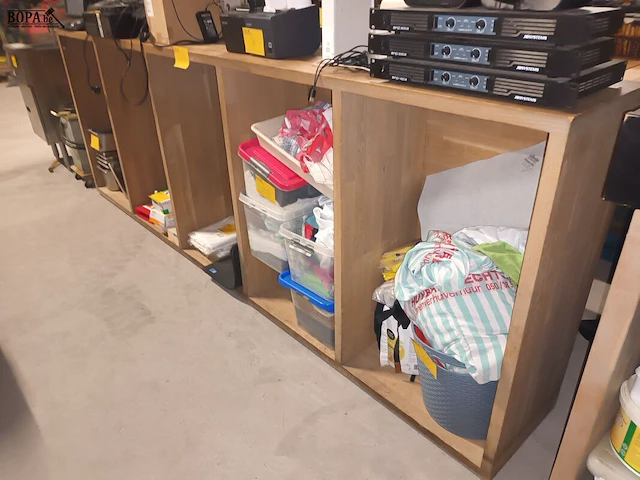 Lot 14 - houten open kast - afbeelding 3 van  5
