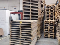 Lot 14 - houten palletten - 74 stuks - afbeelding 1 van  2