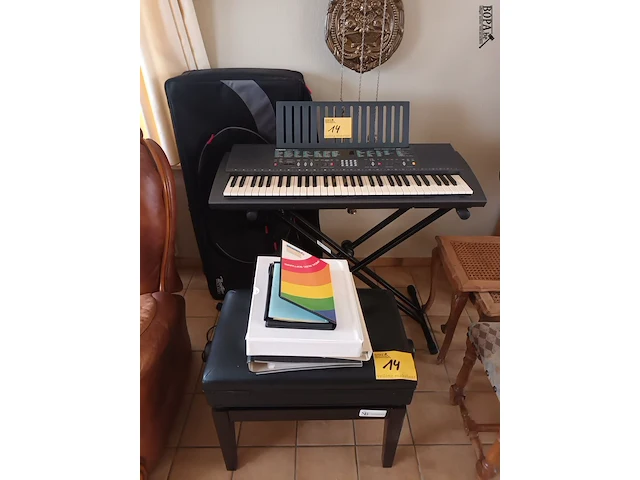 Lot 14 - keyboard yamaha met toebehoren - afbeelding 1 van  7