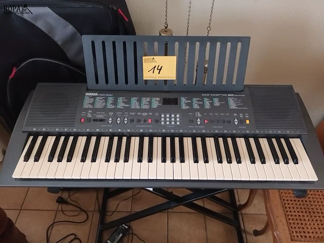 Lot 14 - keyboard yamaha met toebehoren - afbeelding 2 van  7
