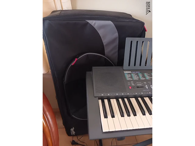 Lot 14 - keyboard yamaha met toebehoren - afbeelding 4 van  7