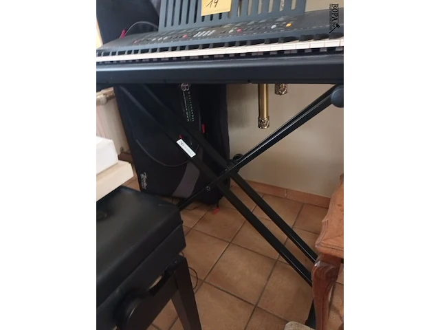 Lot 14 - keyboard yamaha met toebehoren - afbeelding 5 van  7