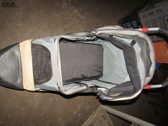 Lot 14 - kinderwagen - afbeelding 2 van  2