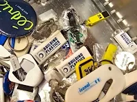 Lot 14 - koffertje met reclame gadgets - afbeelding 3 van  4