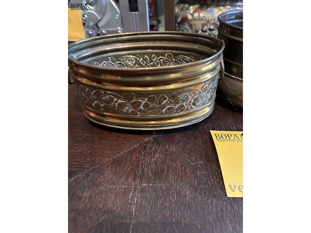 Lot 14 - koperen jardinières, 2 stuks - afbeelding 2 van  4