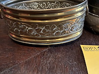 Lot 14 - koperen jardinières, 2 stuks - afbeelding 2 van  4