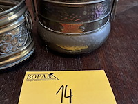 Lot 14 - koperen jardinières, 2 stuks - afbeelding 3 van  4