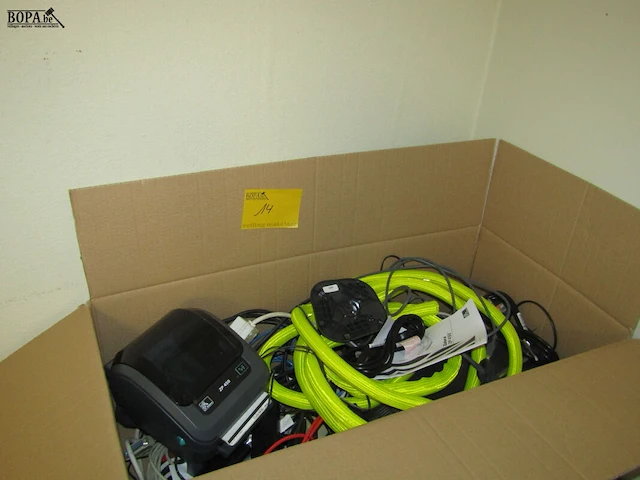 Lot 14 - labelprinter radio en kabels - afbeelding 1 van  4
