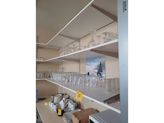 Lot 14 - legbanken op muurrails - afbeelding 4 van  4