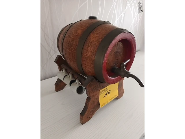 Lot 14 - porto vat op statief - afbeelding 2 van  3