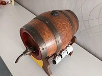 Lot 14 - porto vat op statief - afbeelding 3 van  3